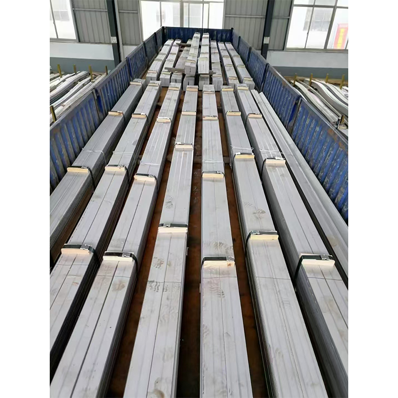 How to avoid surface scratches on stainless steel flat bar during transportation?